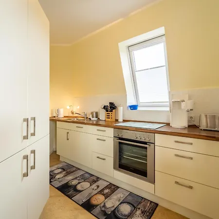 Judy - Zentral, Aufzug, Parkplatz